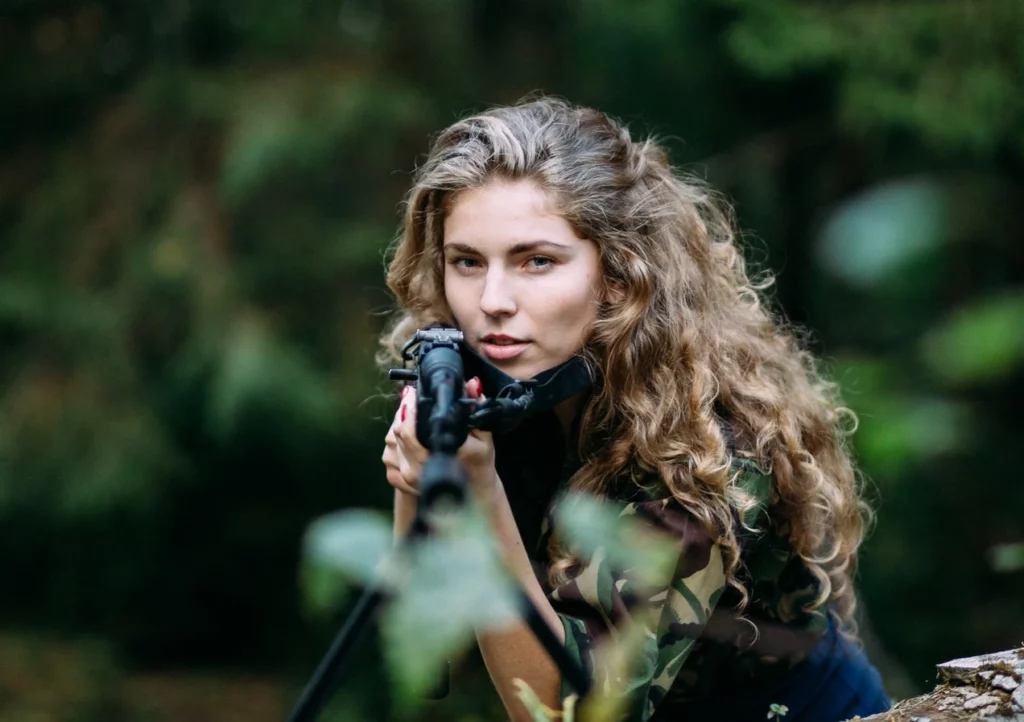 dievča s guľometom