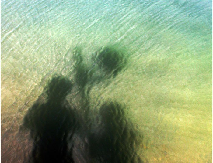 Láska siluety na vodnej hladine