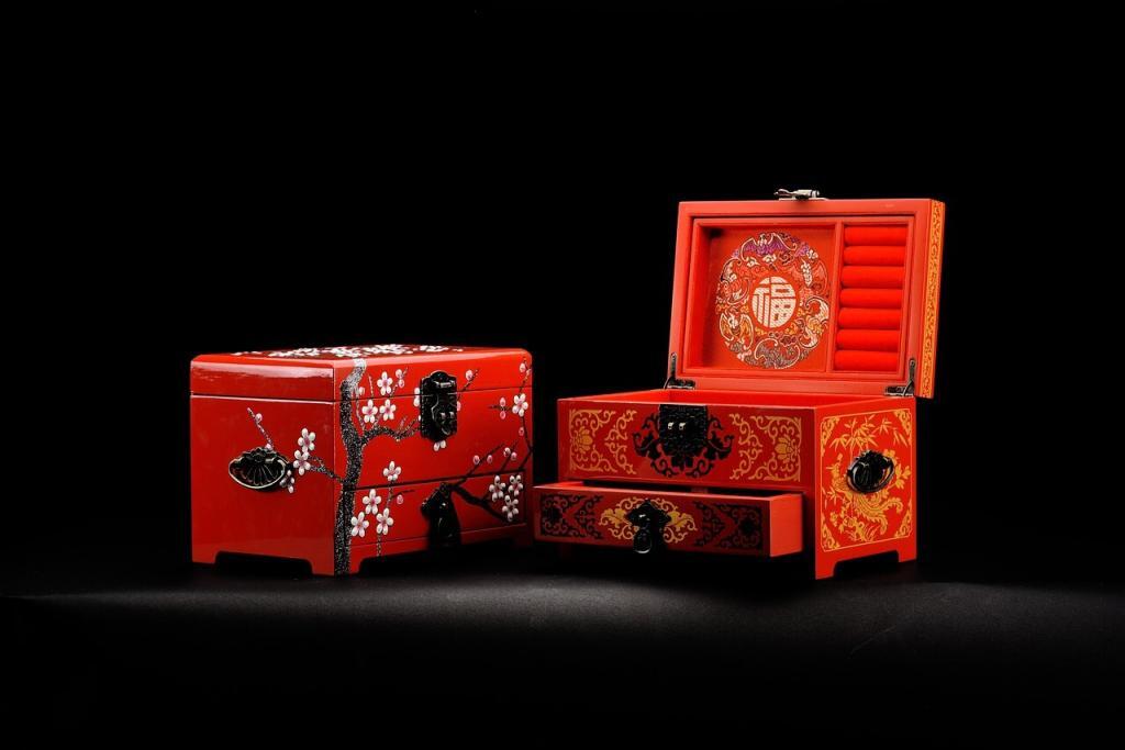 product photography, lacquer, jewelry box