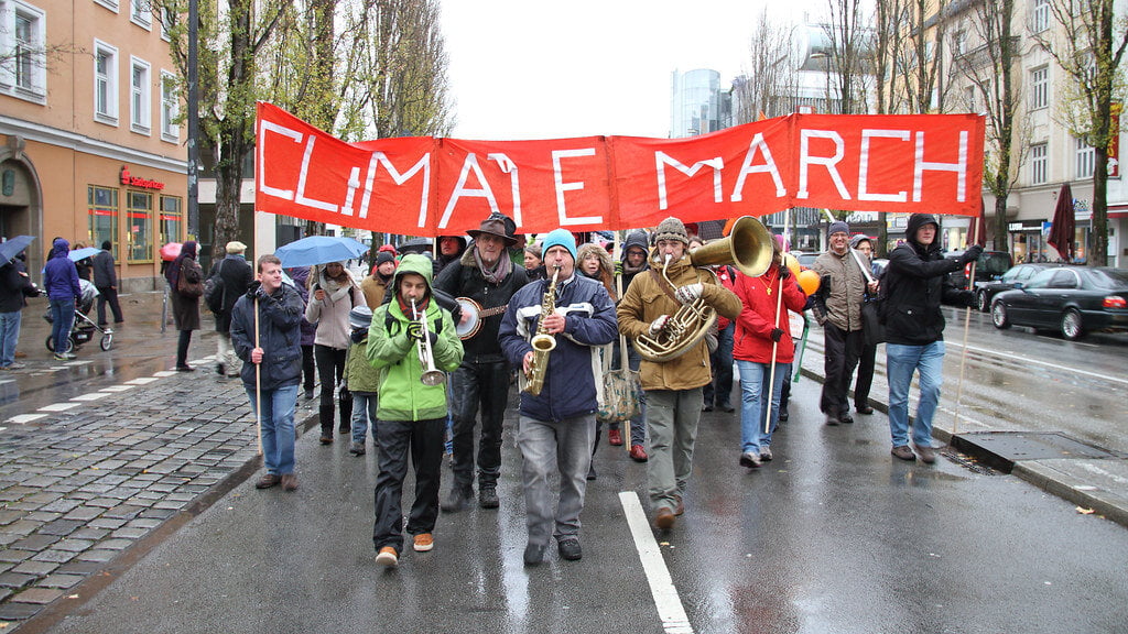 pouličná demonštrácia v nemecku
