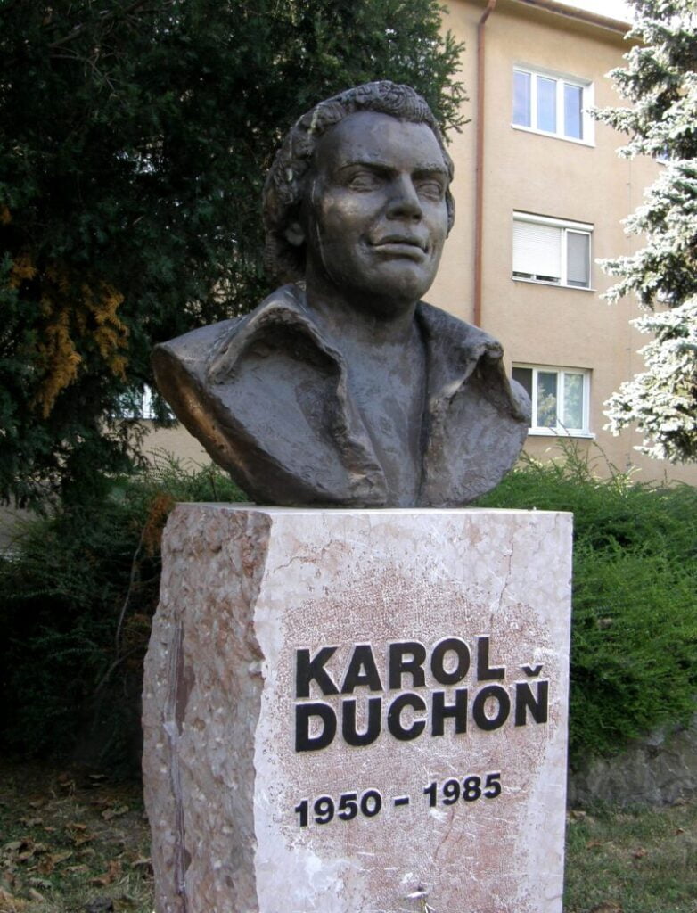 pamätník karola duchoňa