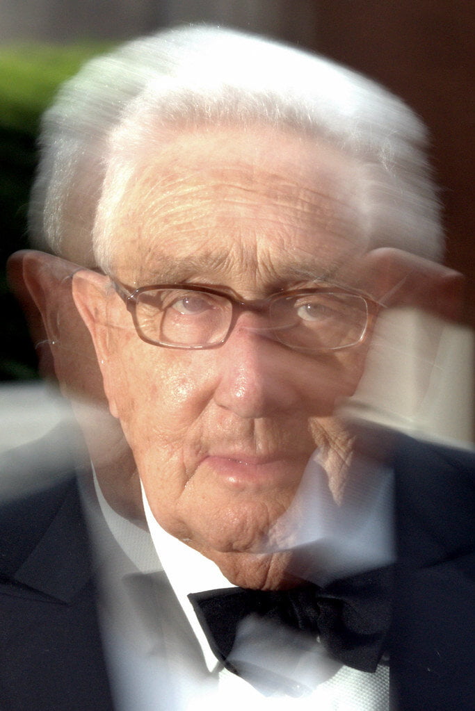 rozmazaný portrét Kissingera