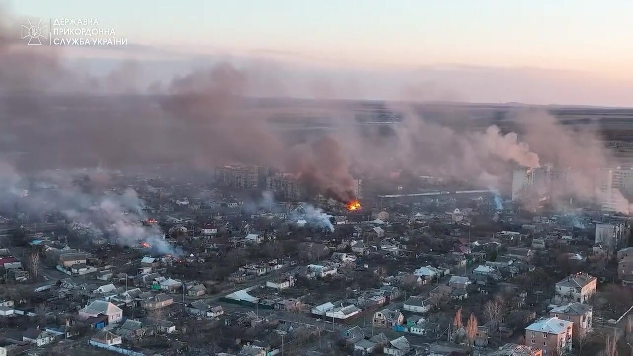 dymiace trosky Bachmutu - Ukrajina