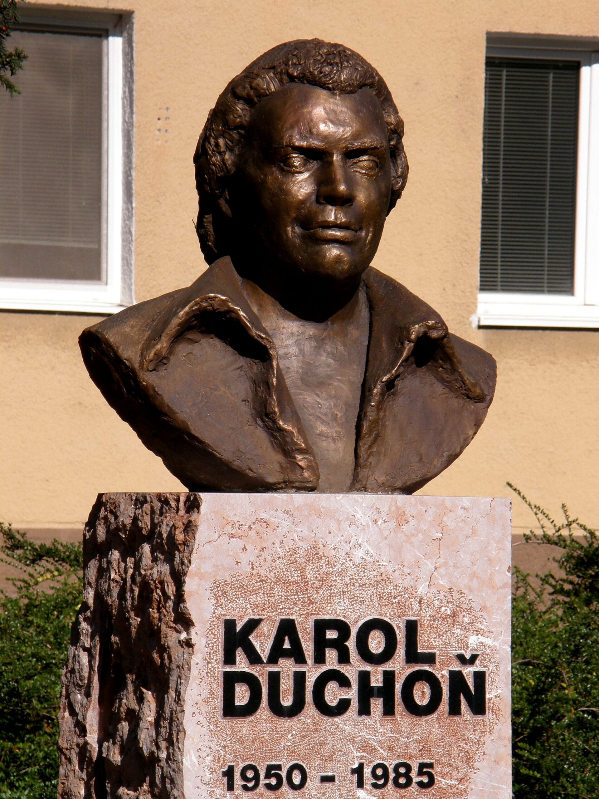 Busta Karola Duchoňa