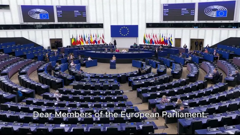 Kaja Kallas pred prázdnym europarlamentom