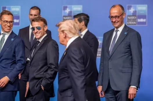 Prezident Macron, Trump a Friedrich Merz na stretnutí NATO.